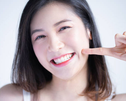 矯正歯科で笑顔を手に入れた女性