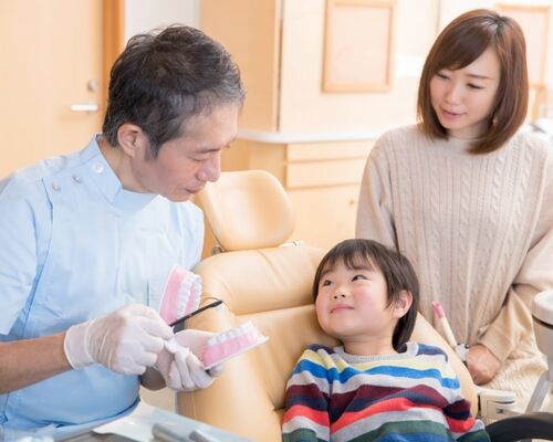 検査を受けている男の子